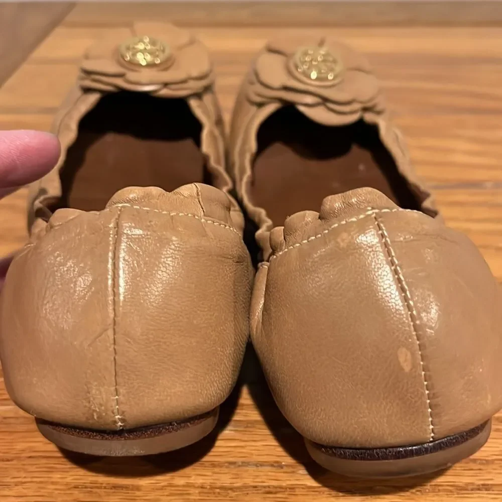 Tory Burch Shelby Camelia Flower Logo Flats size 5.